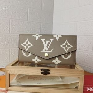 <AUTHENTIC>Louis Vuitton  wallet